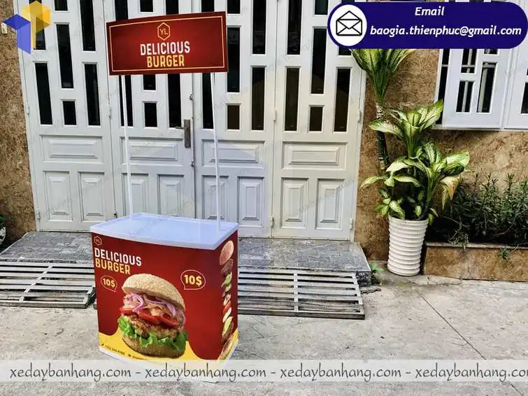 booth bán hamburger bằng nhựa
